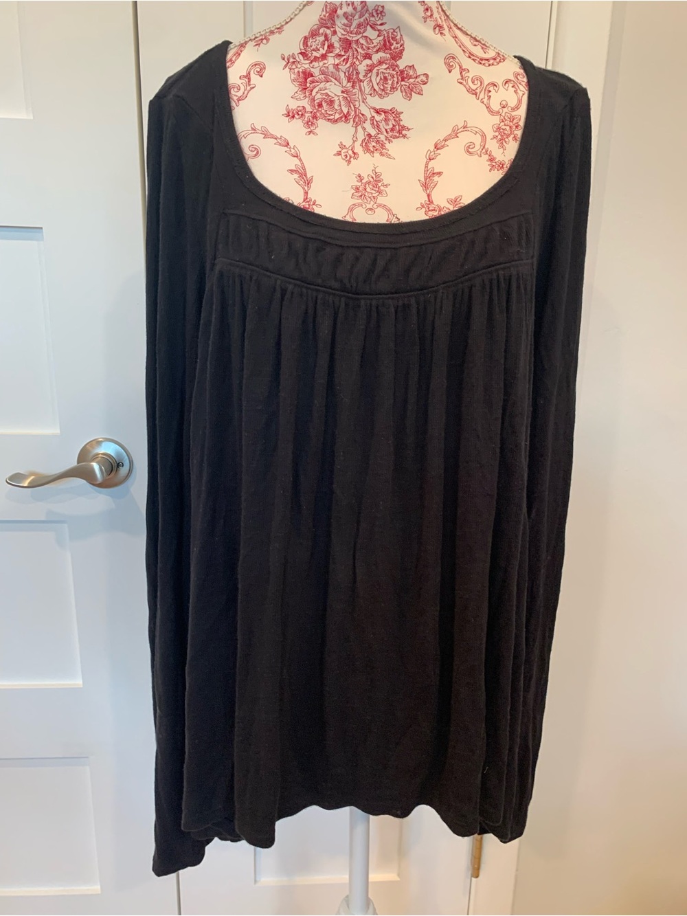 VGUC We the Free Black Long-Sleeve Scoop Neck Women's Top With Slight Flare
